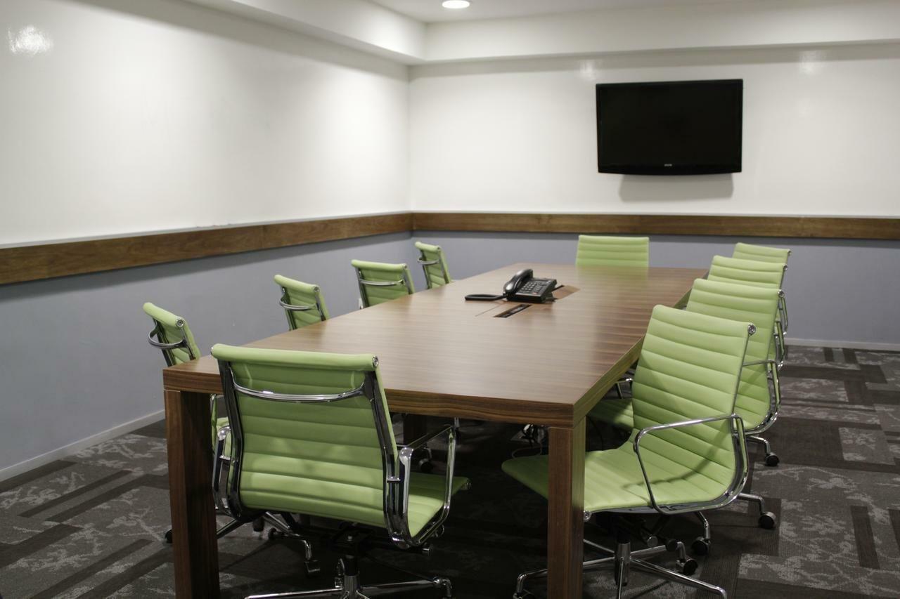 Casa Inn Premium Hotel Queretaro Miranda Esterno foto A meeting room at the University of Westminster