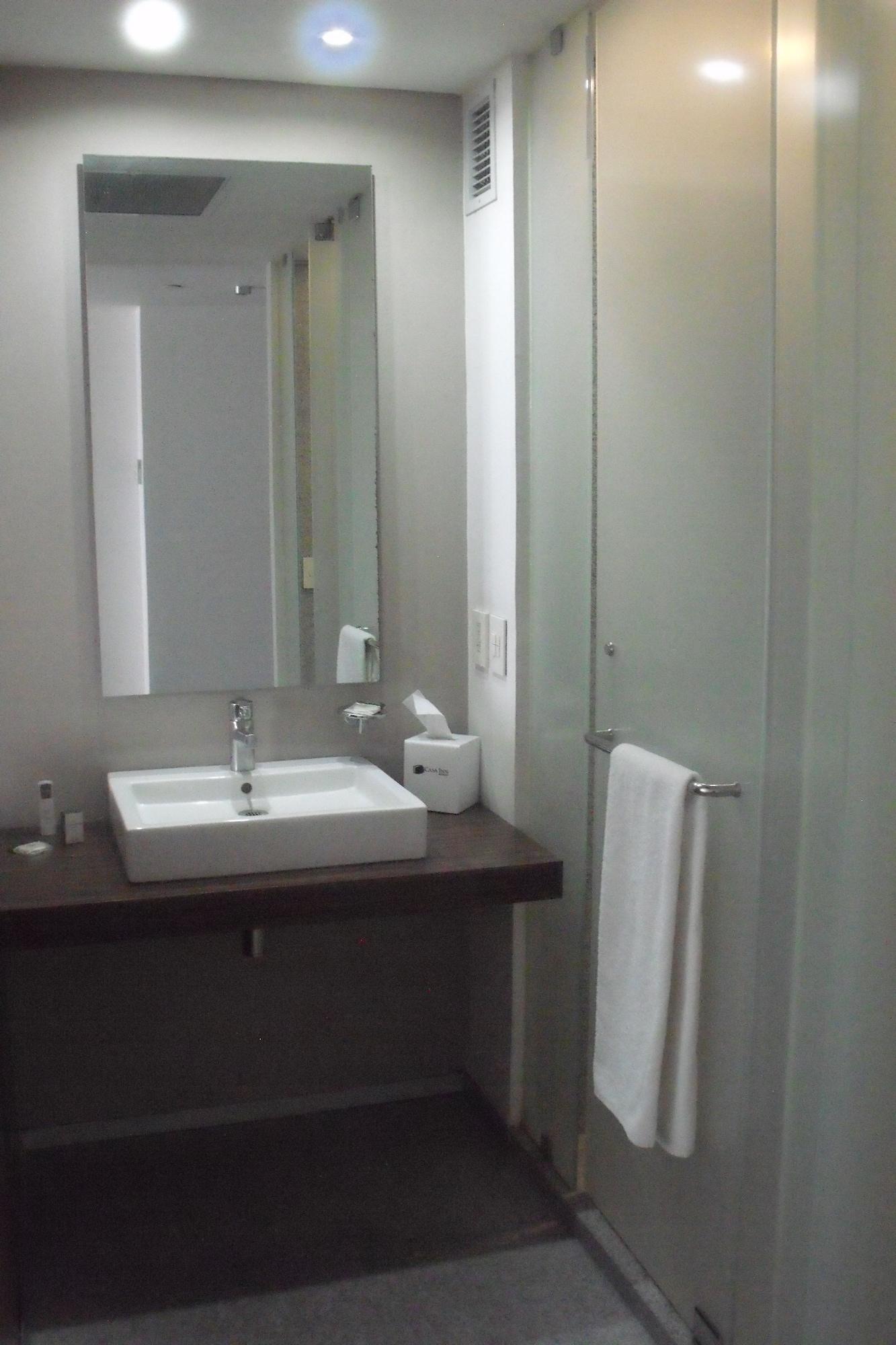 Casa Inn Premium Hotel Queretaro Miranda Esterno foto A bathroom in a hotel