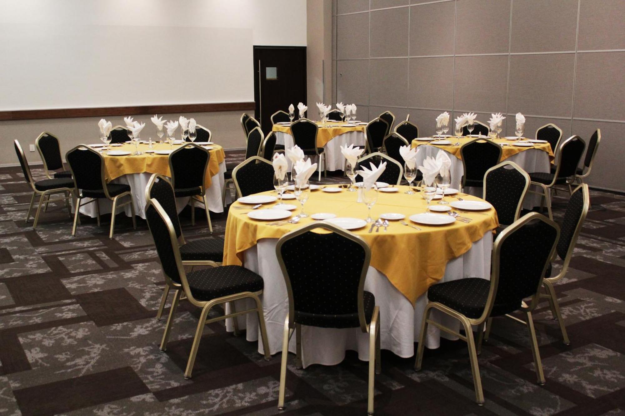 Casa Inn Premium Hotel Queretaro Miranda Esterno foto Banquet Hall