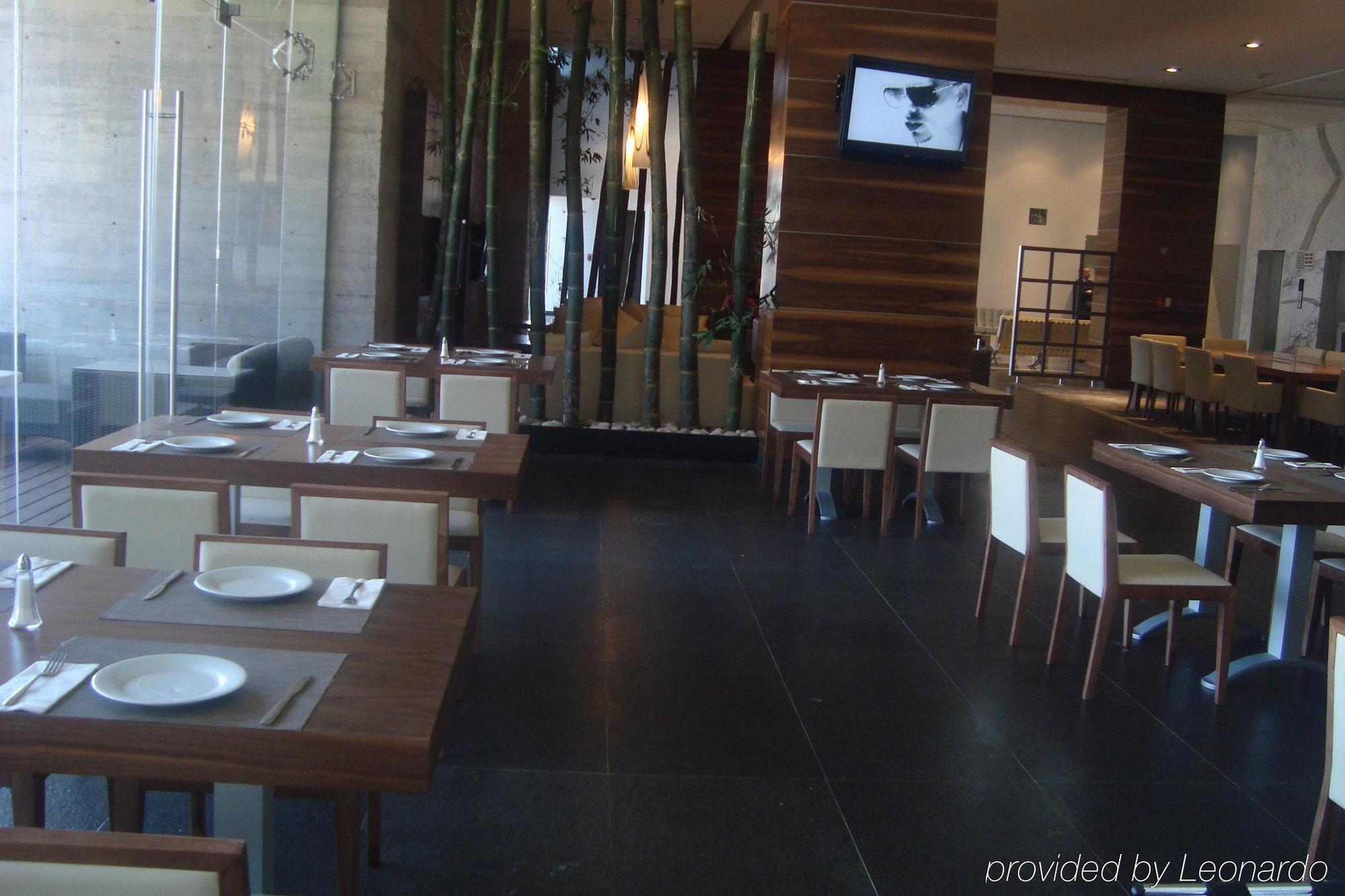 Casa Inn Premium Hotel Queretaro Miranda Esterno foto The interior of the restaurant