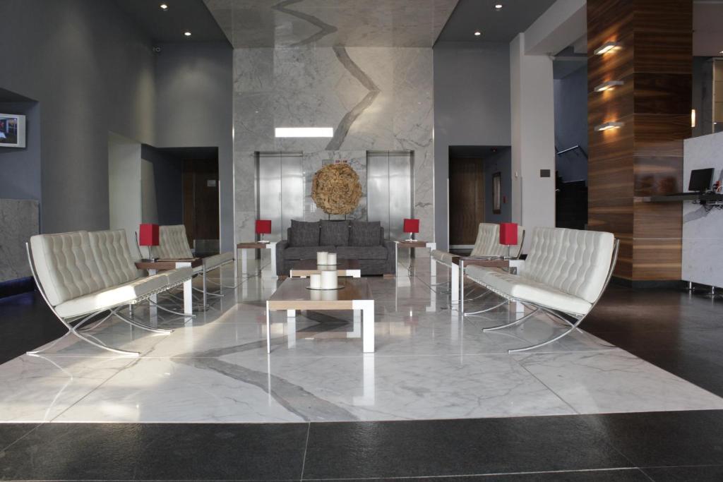 Casa Inn Premium Hotel Queretaro Miranda Esterno foto The lobby of the hotel
