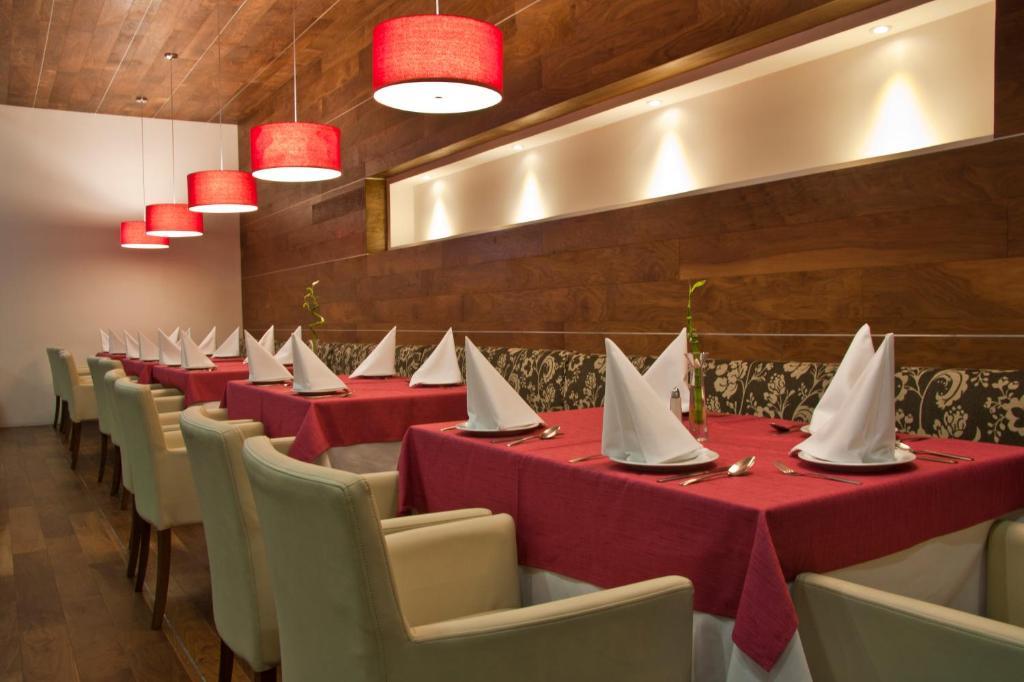 Casa Inn Premium Hotel Queretaro Miranda Esterno foto Restaurant interior