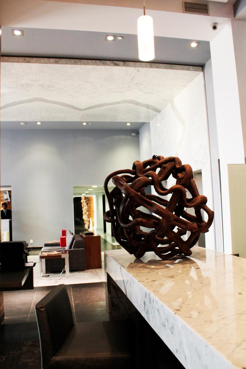 Casa Inn Premium Hotel Queretaro Miranda Esterno foto The sculpture "The World" by the artist at the entrance of the hotel