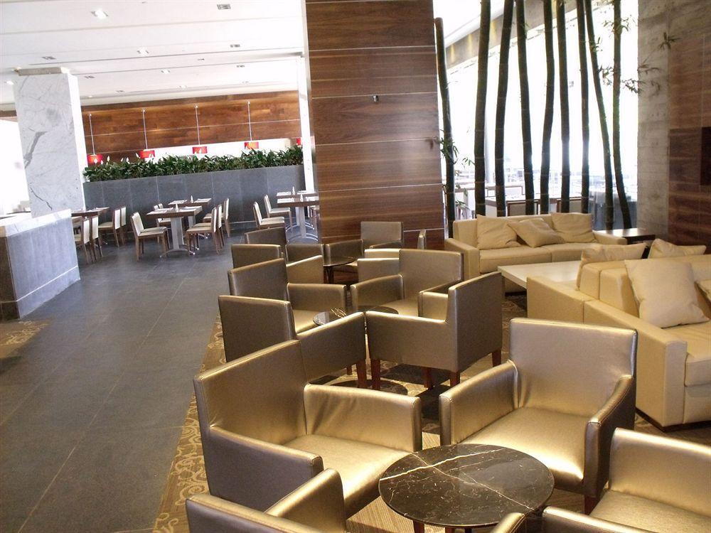 Casa Inn Premium Hotel Queretaro Miranda Esterno foto The lounge at the airport