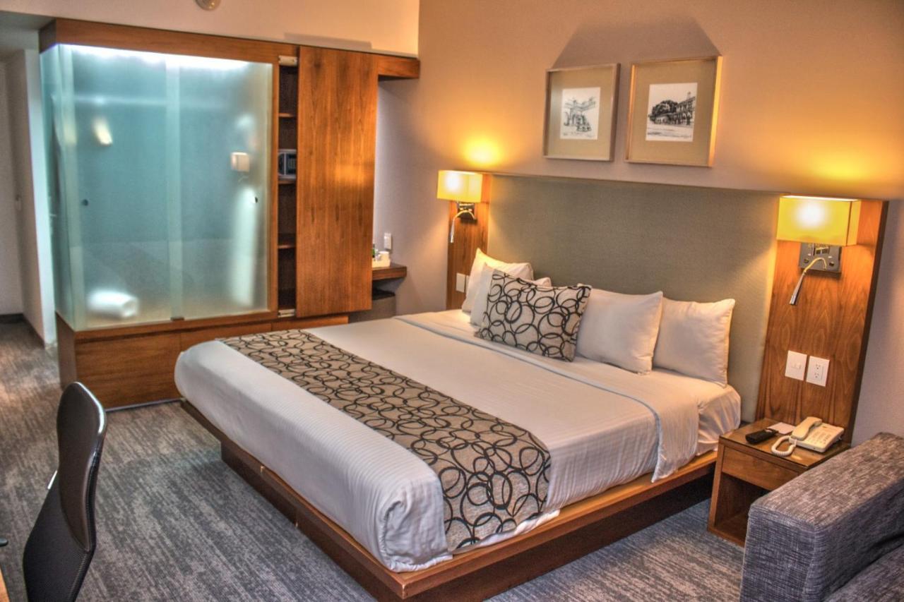 Casa Inn Premium Hotel Queretaro Miranda Esterno foto A room at the hotel